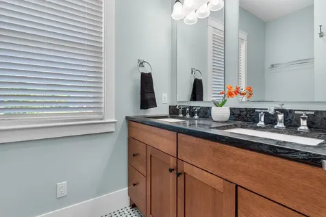6 Tannery Way Kensington NH 03833