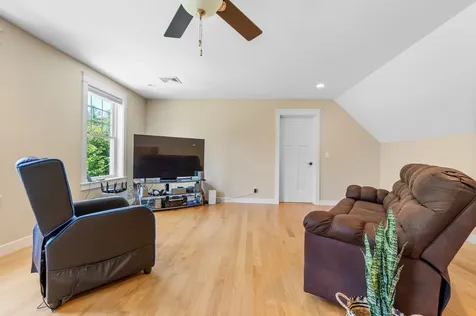 6 Tannery Way Kensington NH 03833