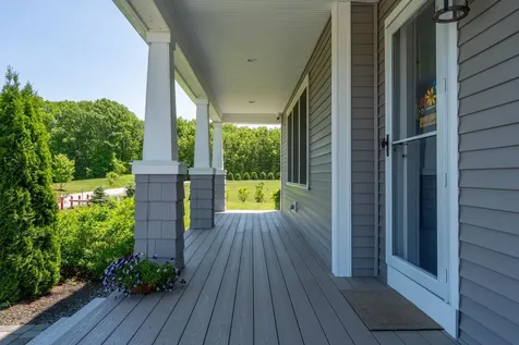 6 Tannery Way Kensington NH 03833