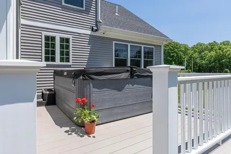 6 Tannery Way Kensington NH 03833