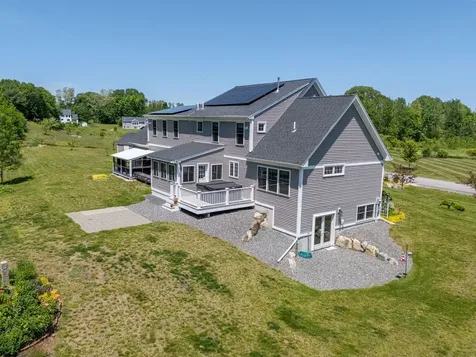 6 Tannery Way Kensington NH 03833
