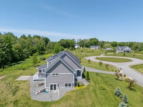 6 Tannery Way Kensington NH 03833