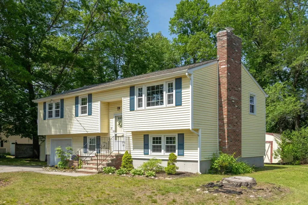 22 Chatham Circle Salem NH 03079