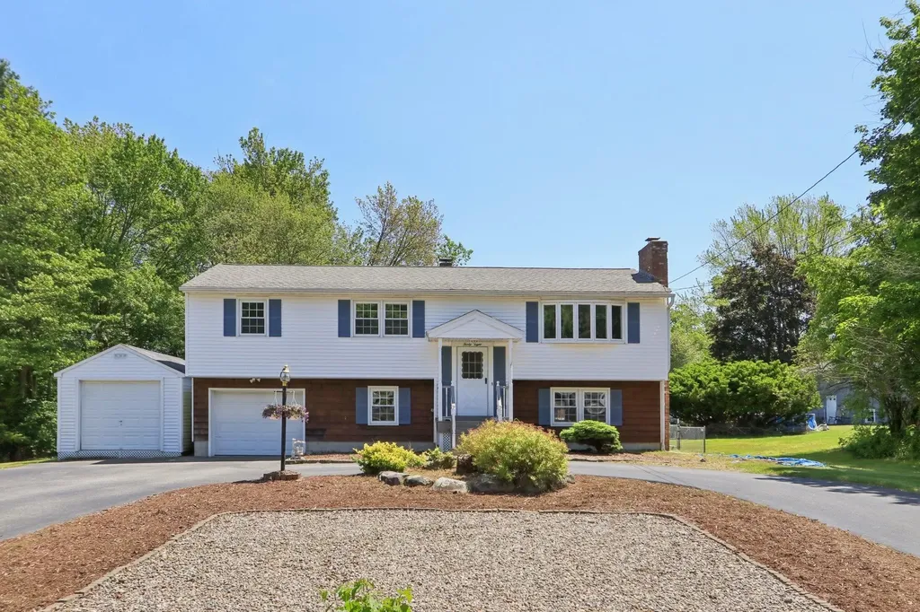 38 Crestwood Circle Salem NH 03079