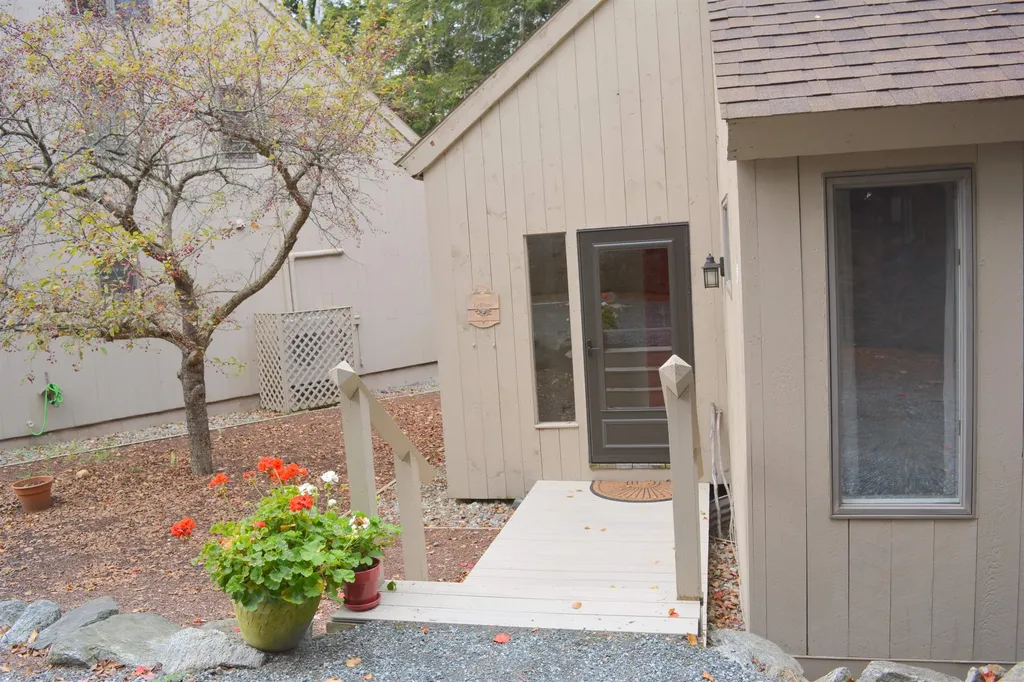 54 Black Duck Spur Grantham NH 03753