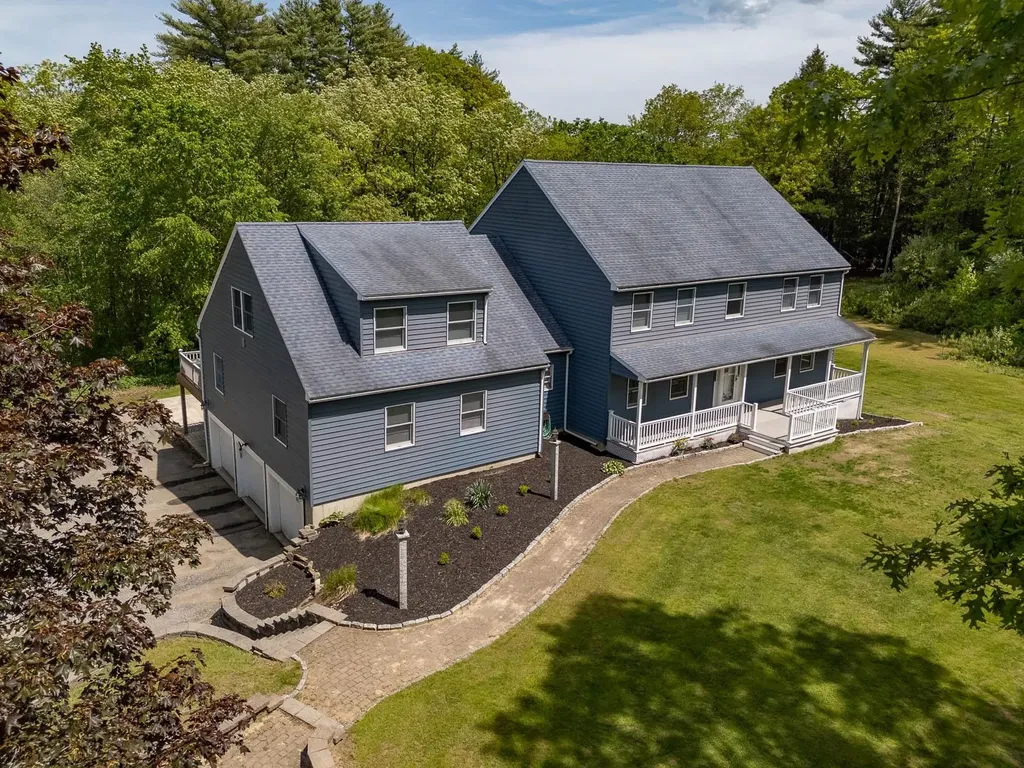 3 Evergreen Way East Kingston NH 03827