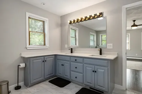 3 Evergreen Way East Kingston NH 03827