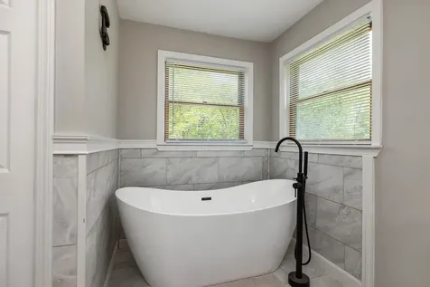 3 Evergreen Way East Kingston NH 03827