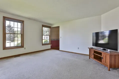 16 Tamarack Court Manchester NH 03103