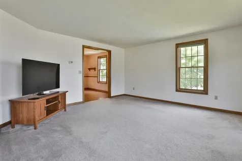 16 Tamarack Court Manchester NH 03103
