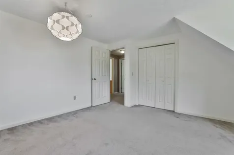 16 Tamarack Court Manchester NH 03103