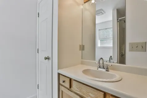 16 Tamarack Court Manchester NH 03103