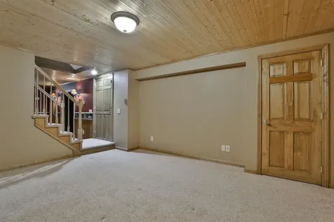 16 Tamarack Court Manchester NH 03103