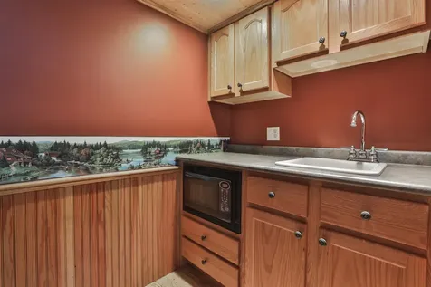 16 Tamarack Court Manchester NH 03103