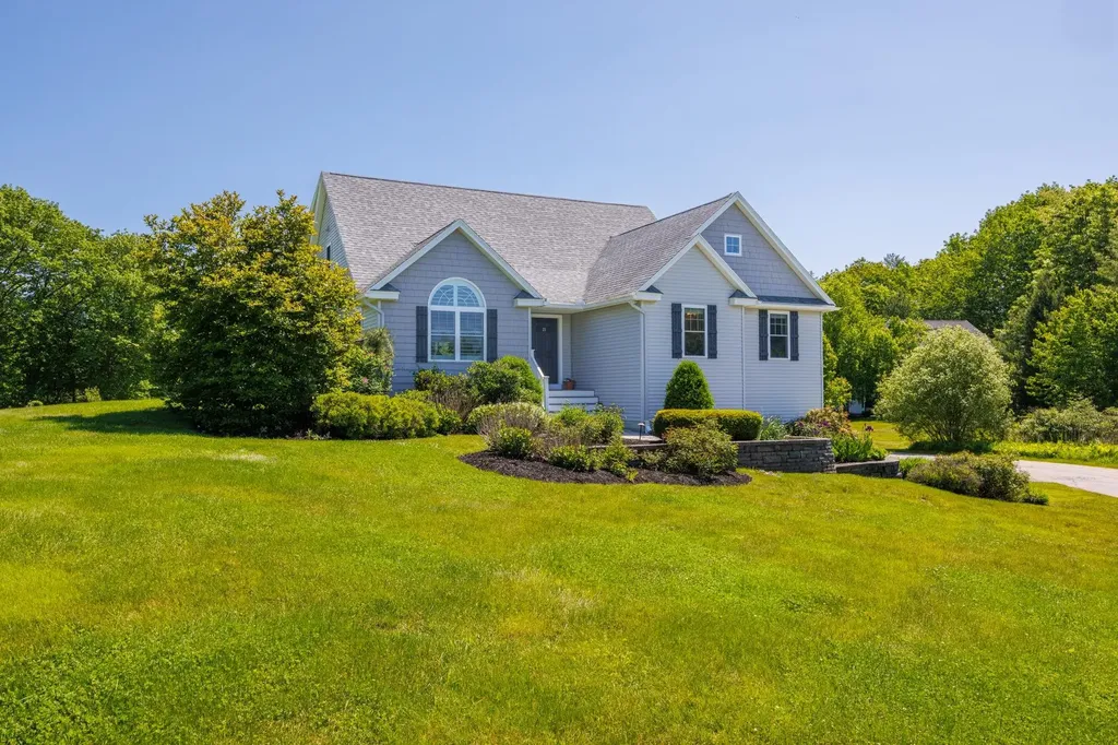 25 Schooner Drive Dover NH 03820