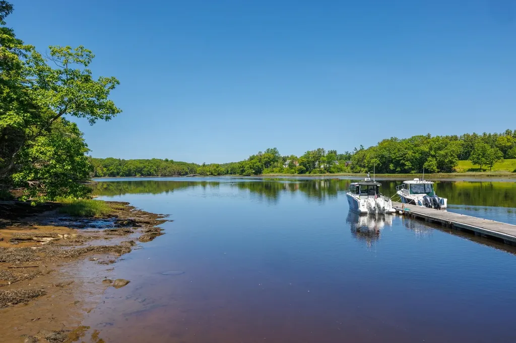 25 Schooner Drive Dover NH 03820