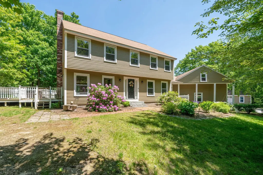 78 Hitching Post Lane Bedford NH 03110