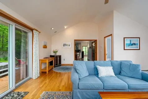 6 Virginia Court Hooksett NH 03106