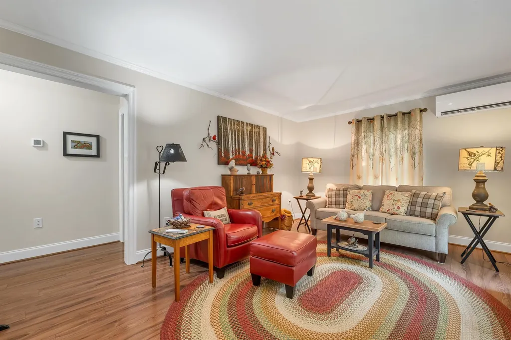 3 Dove Street Wolfeboro NH 03894