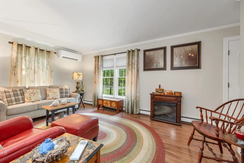 3 Dove Street Wolfeboro NH 03894