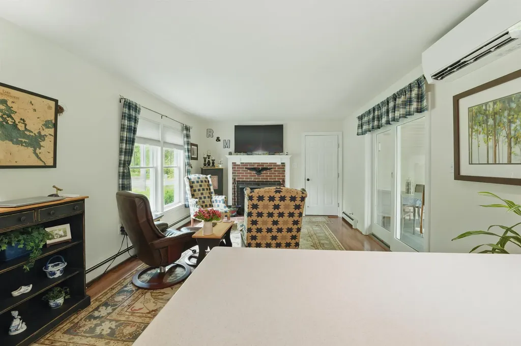 3 Dove Street Wolfeboro NH 03894