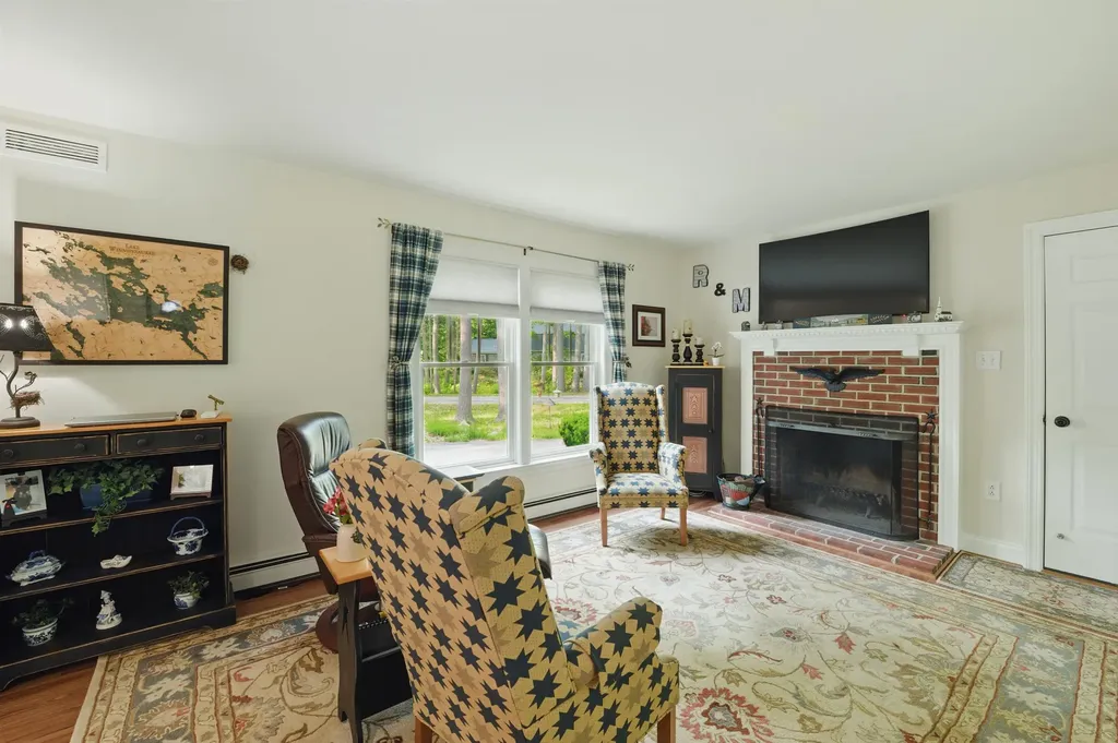 3 Dove Street Wolfeboro NH 03894