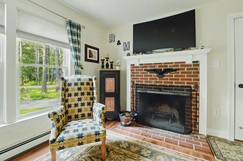 3 Dove Street Wolfeboro NH 03894