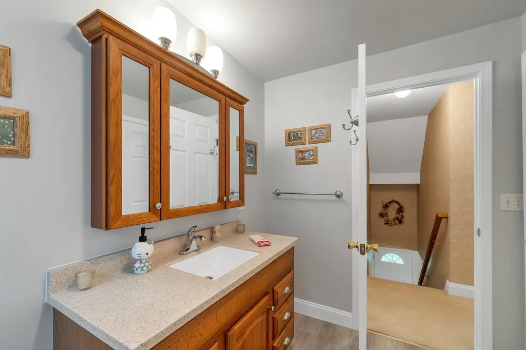 3 Dove Street Wolfeboro NH 03894