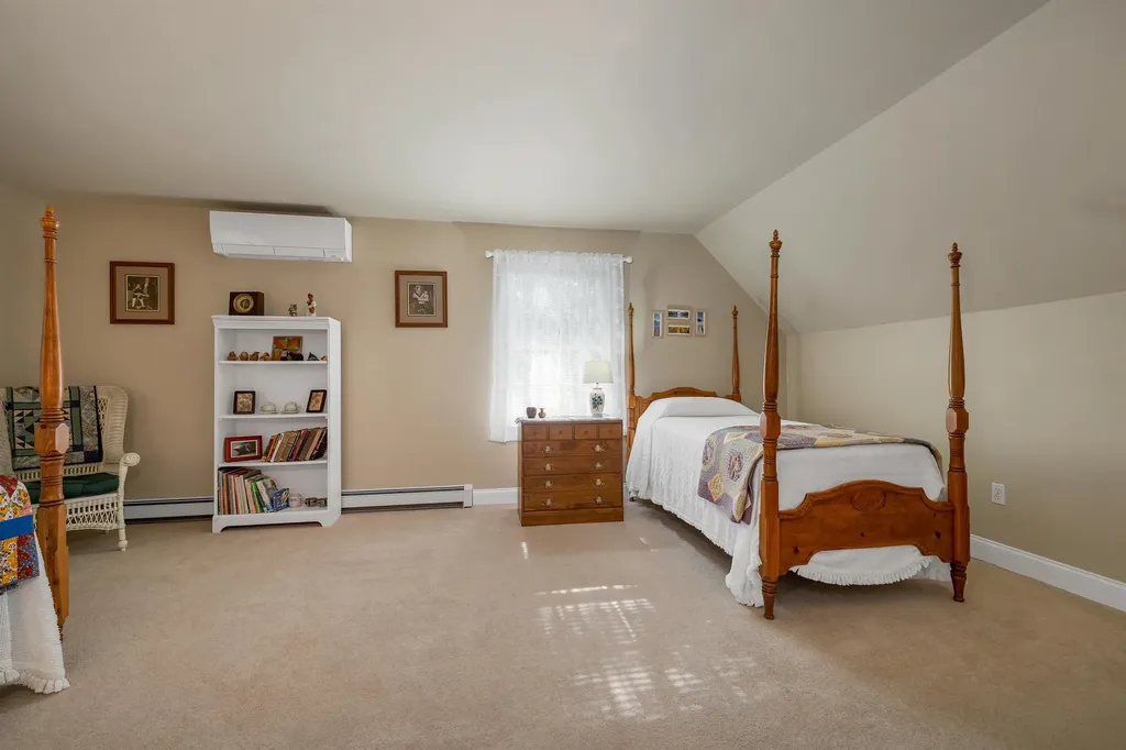 3 Dove Street Wolfeboro NH 03894