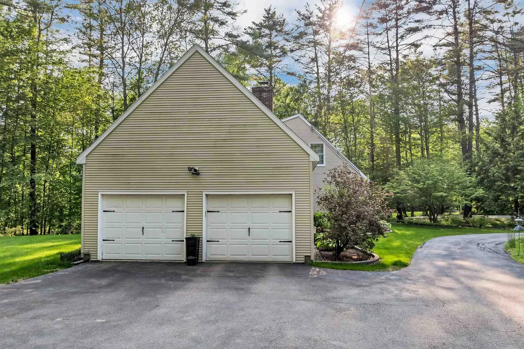 3 Dove Street Wolfeboro NH 03894