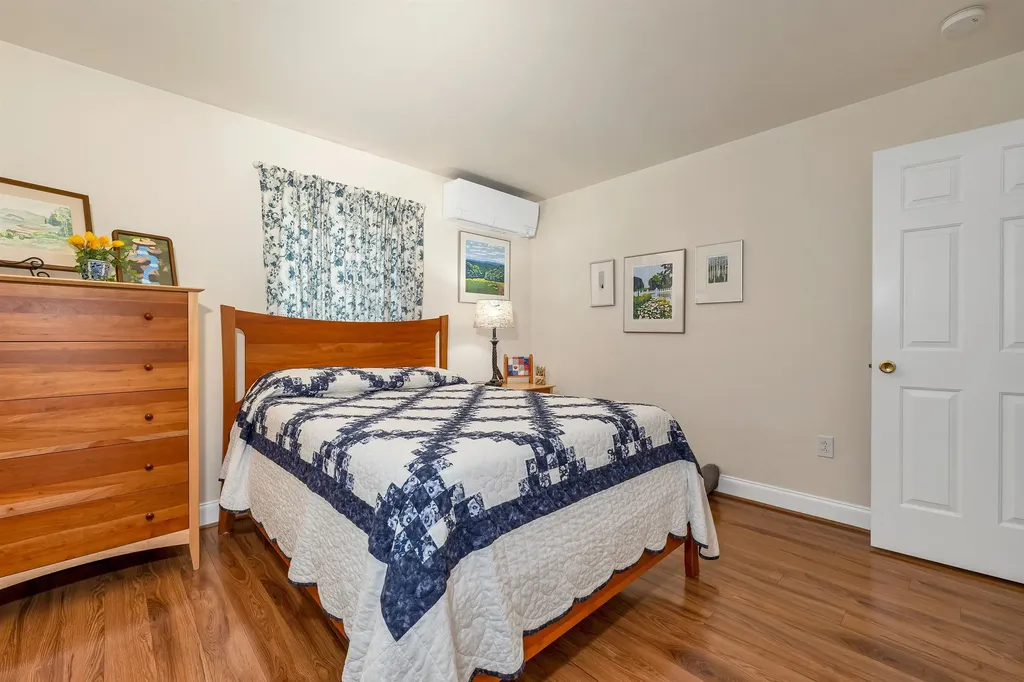 3 Dove Street Wolfeboro NH 03894
