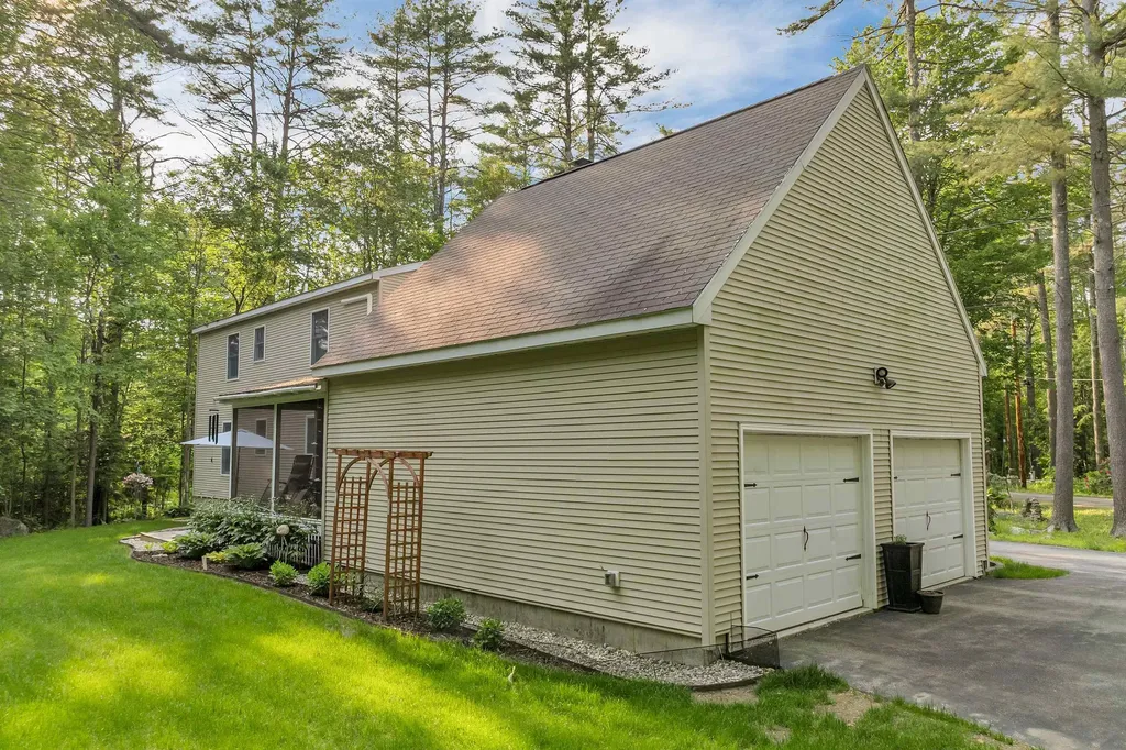 3 Dove Street Wolfeboro NH 03894