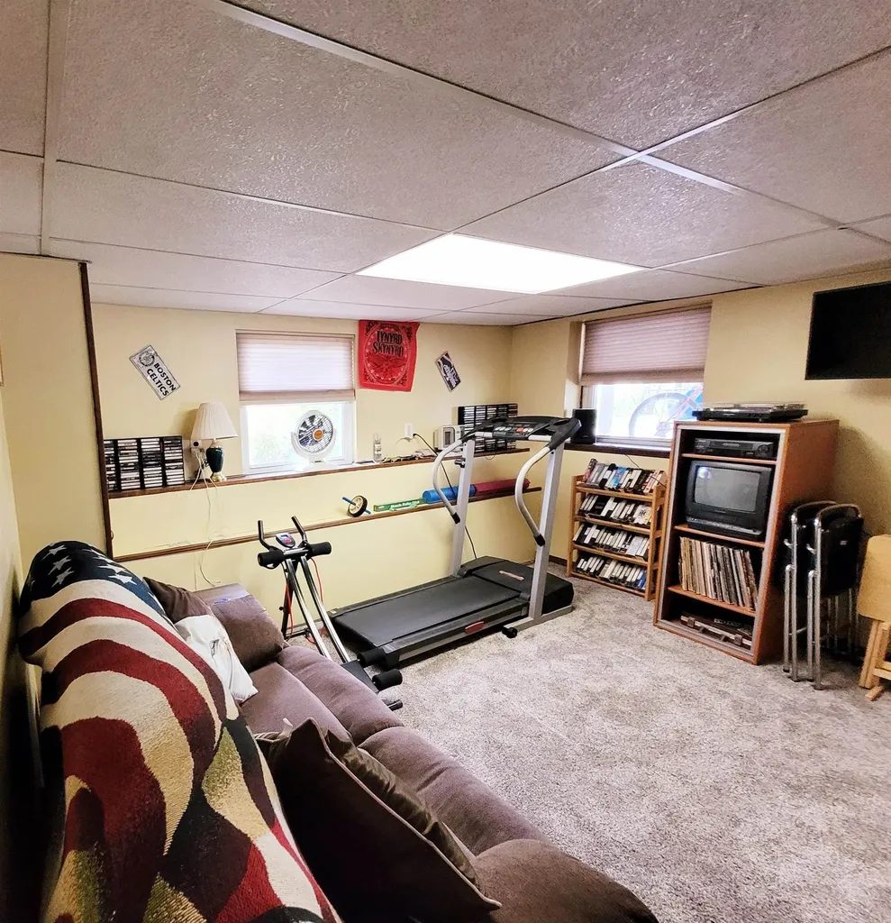 6 Briarcliff Drive Nashua NH 03062