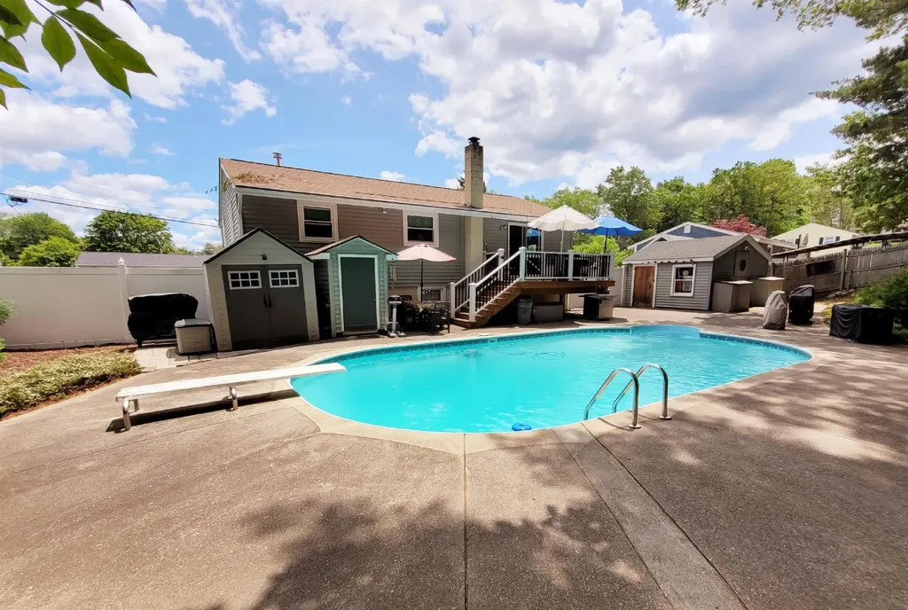 6 Briarcliff Drive Nashua NH 03062