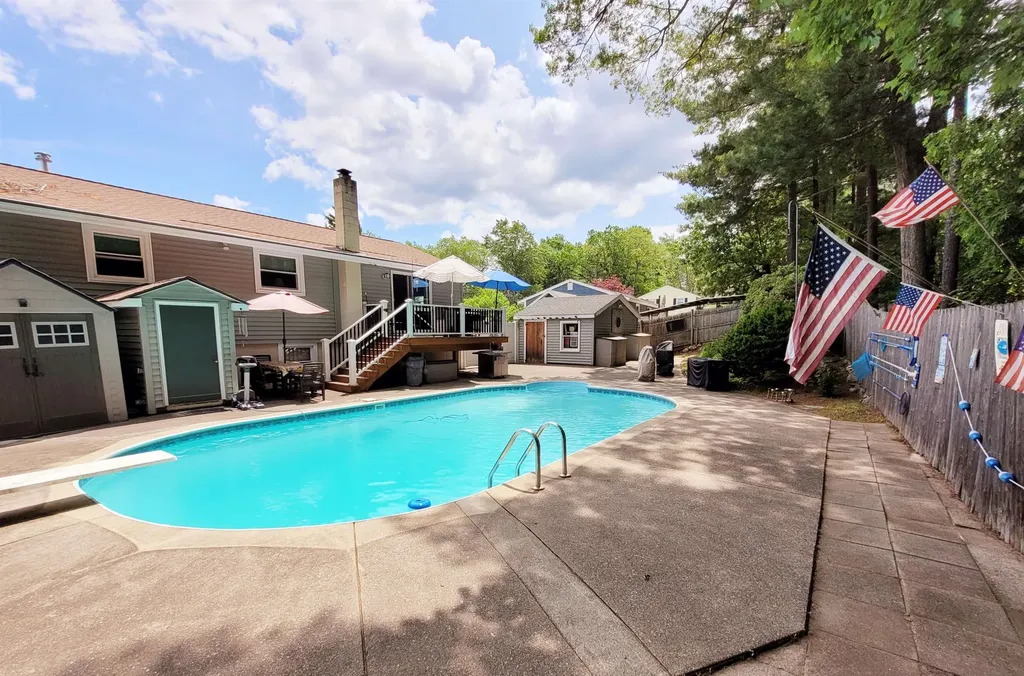 6 Briarcliff Drive Nashua NH 03062