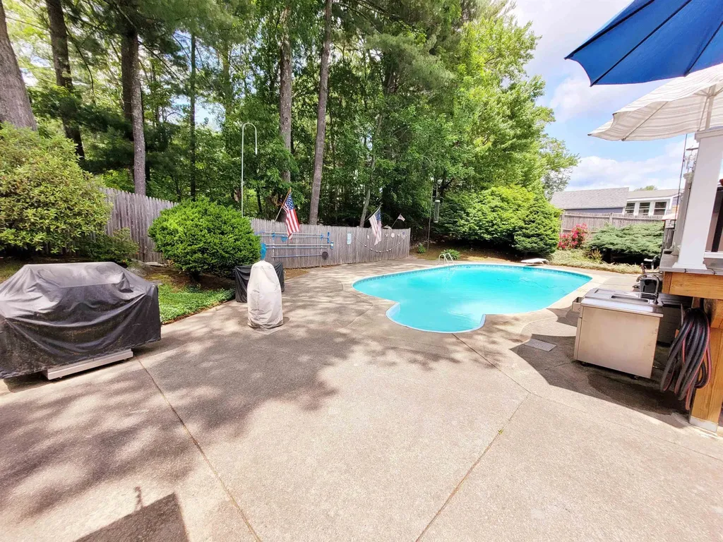 6 Briarcliff Drive Nashua NH 03062