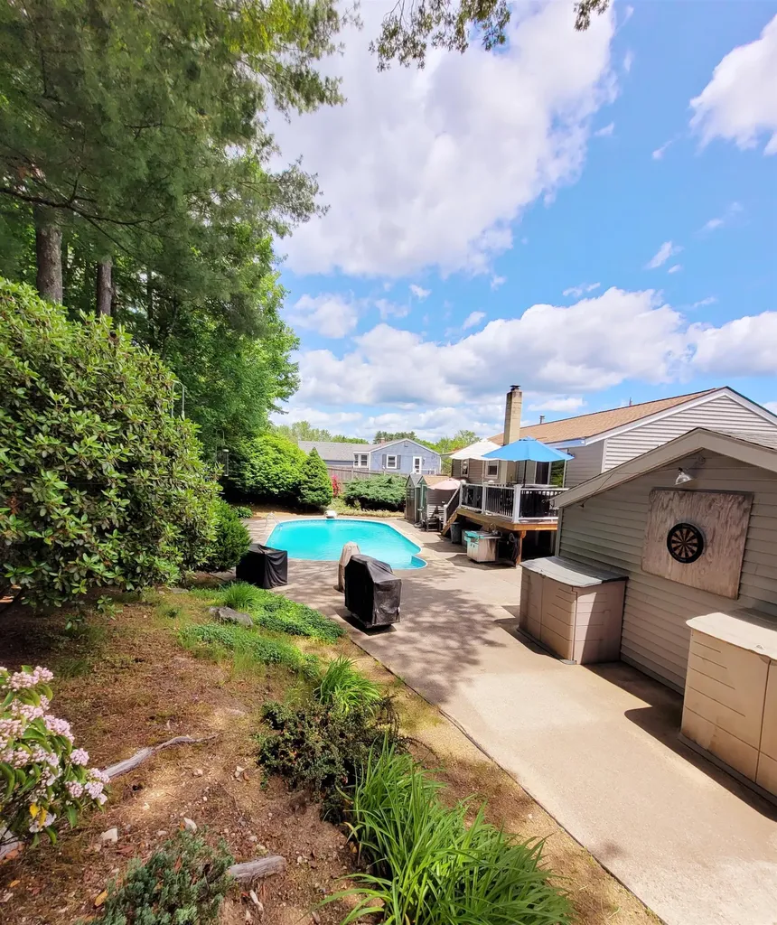6 Briarcliff Drive Nashua NH 03062