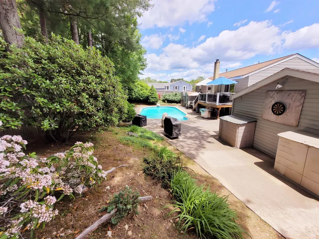 6 Briarcliff Drive Nashua NH 03062