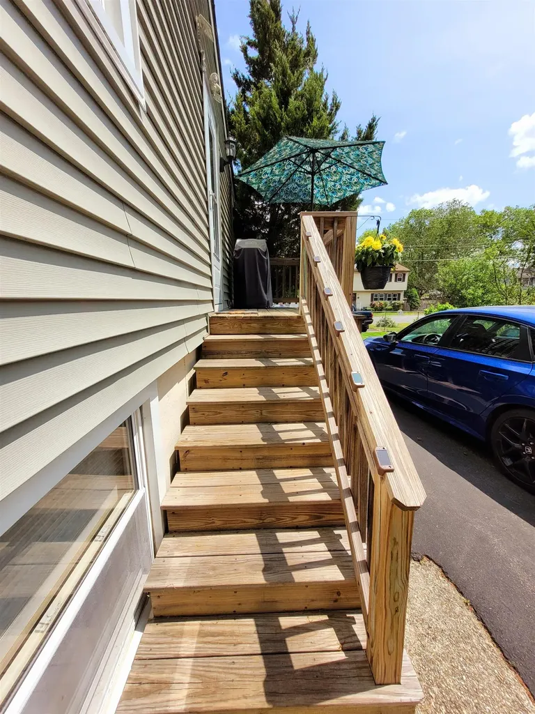 6 Briarcliff Drive Nashua NH 03062