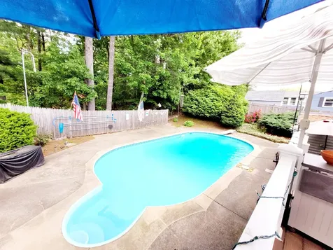 6 Briarcliff Drive Nashua NH 03062