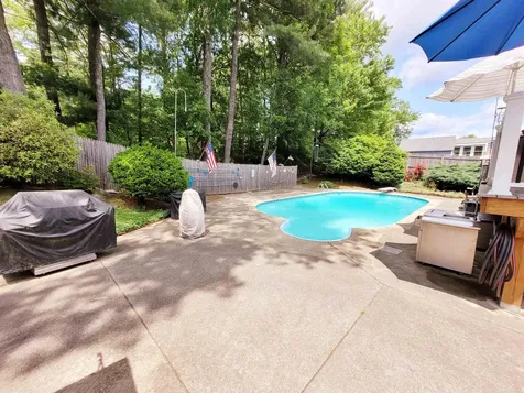 6 Briarcliff Drive Nashua NH 03062