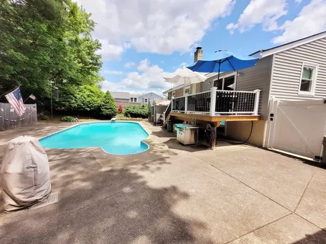 6 Briarcliff Drive Nashua NH 03062