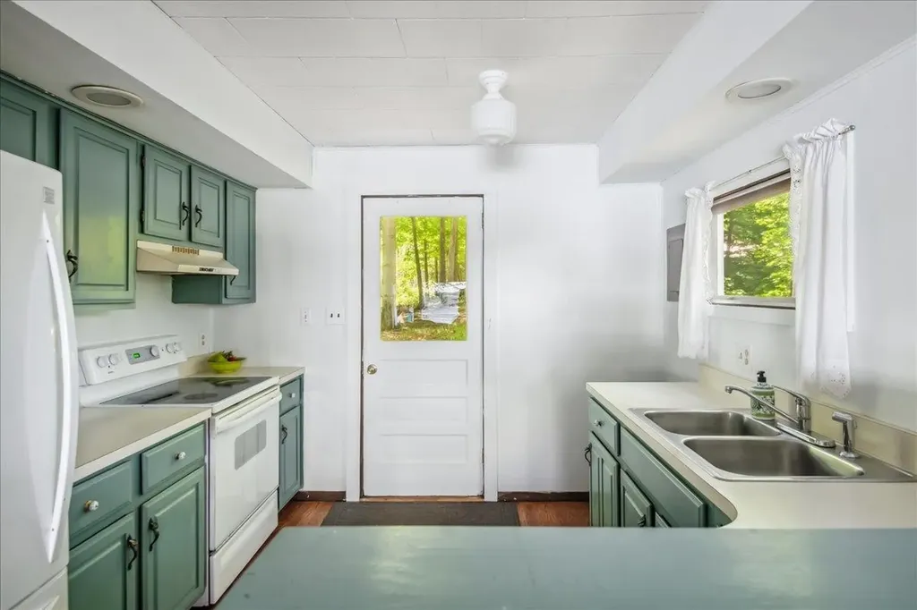 698 Savage Point Road North Hero VT 05474