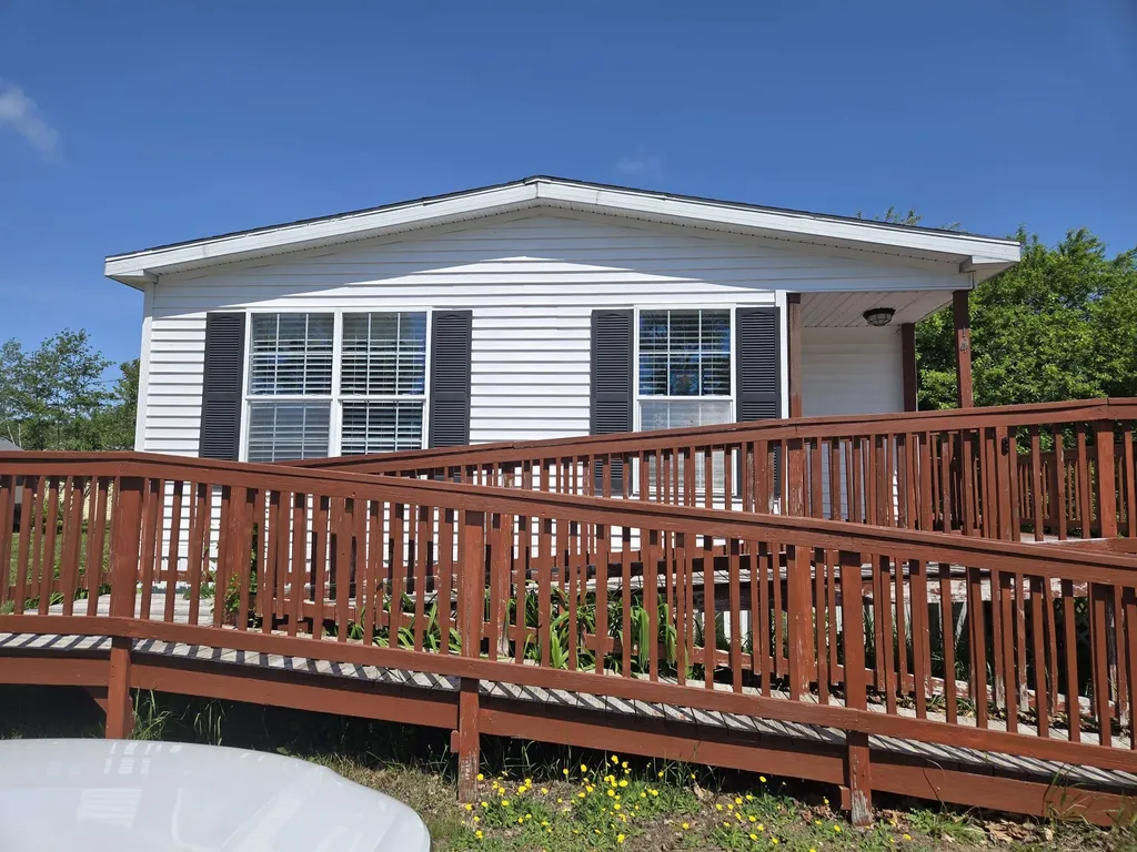 14 Whispering Wind Lane Rochester NH 03867