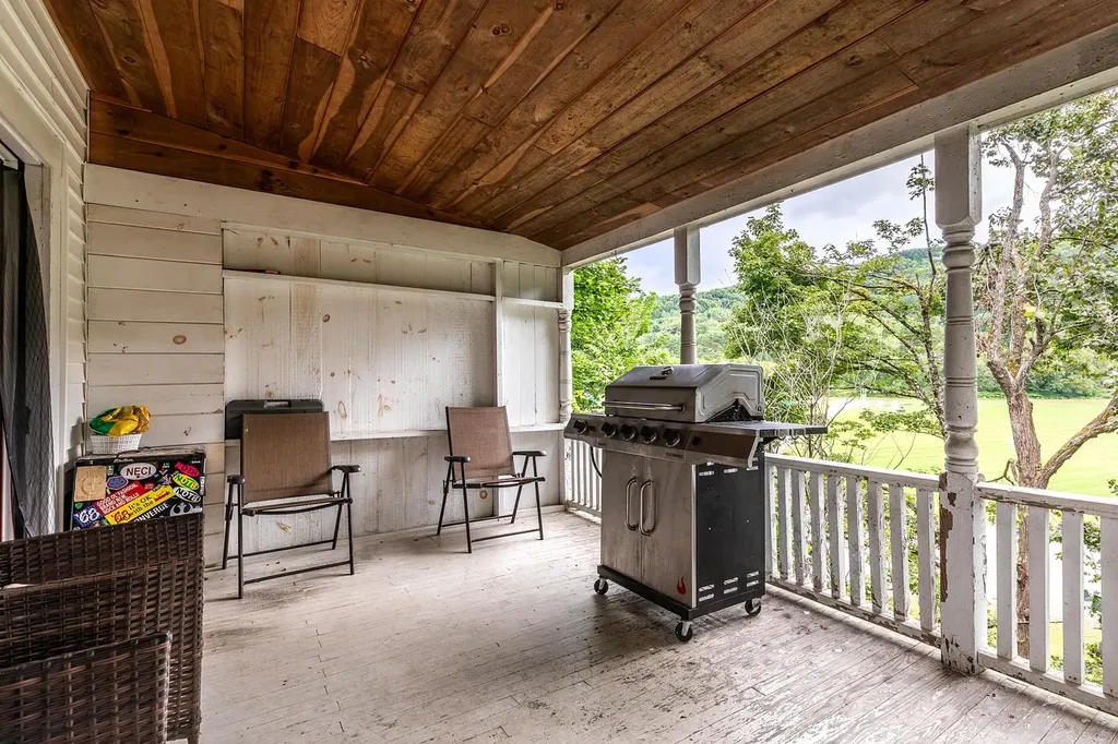 92 Pleasant Street Bethel VT 05032