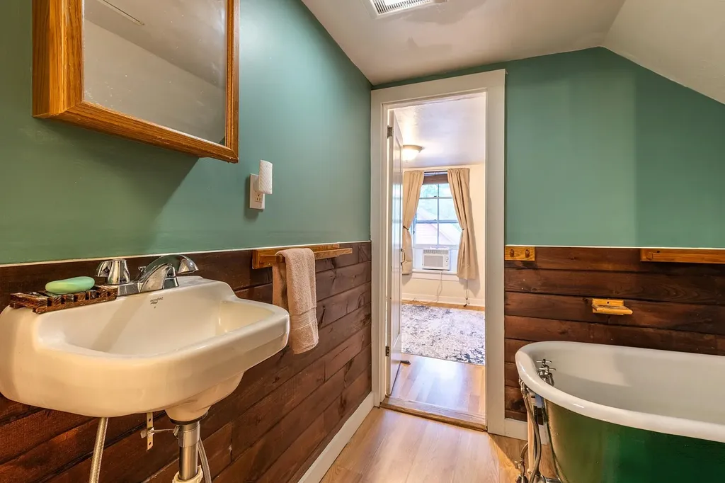 92 Pleasant Street Bethel VT 05032