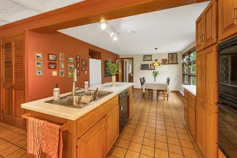 28 Rayton Road Hanover NH 03755