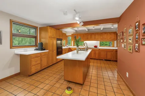 28 Rayton Road Hanover NH 03755