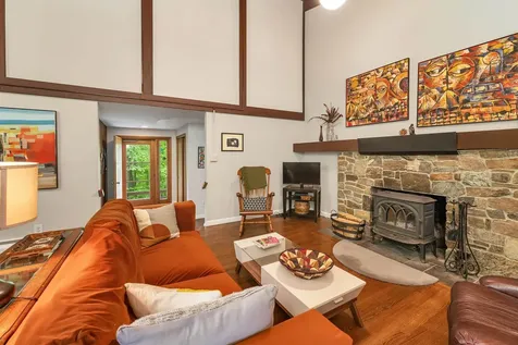 28 Rayton Road Hanover NH 03755