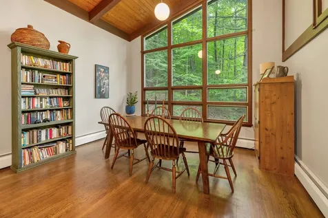 28 Rayton Road Hanover NH 03755